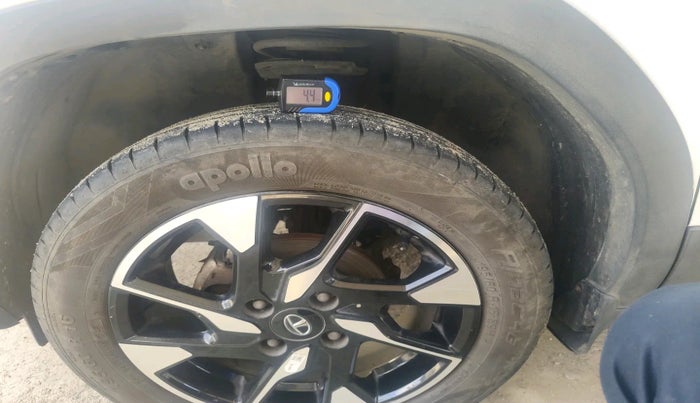2023 Tata PUNCH ACCOMPLISHED AMT, Petrol, Automatic, 25,909 km, tyre