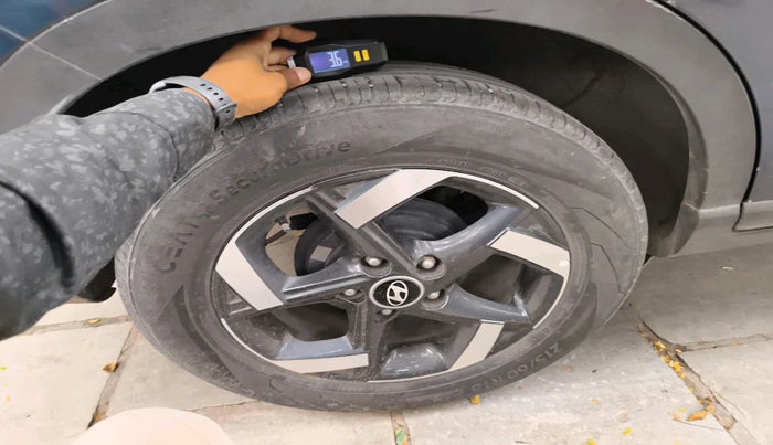 2019 Hyundai VENUE SX PLUS 1.0 TURBO DCT, Petrol, Automatic, 68,716 km, tyre