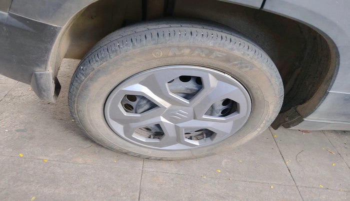 2023 Maruti BREZZA VXI SMART HYBRID, Petrol, Manual, 28,242 km, tyre
