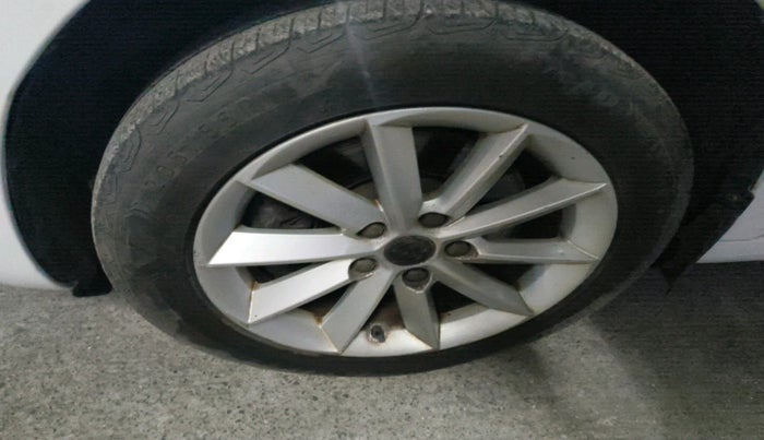 2015 Skoda Superb ELEGANCE 1.8 TSI AT, Petrol, Automatic, 71,104 km, tyre