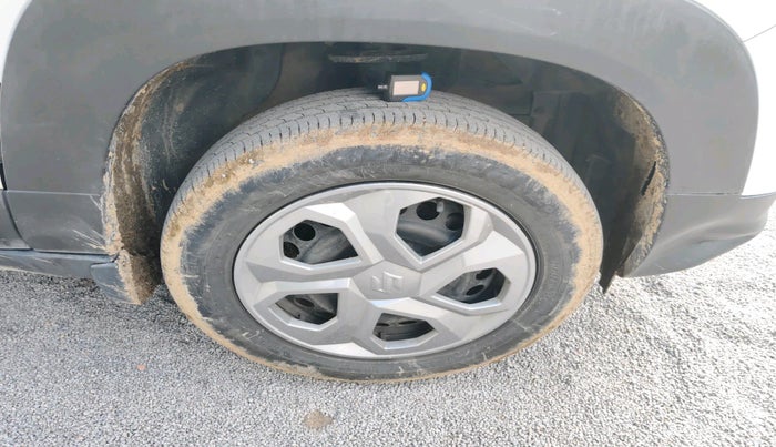 2022 Maruti BREZZA VXI SMART HYBRID, Petrol, Manual, 30,524 km, tyre