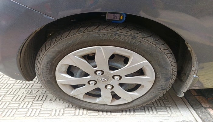 2015 Hyundai Eon SPORTZ, Petrol, Manual, 35,100 km, tyre