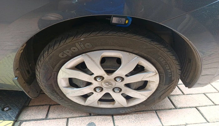 2015 Hyundai Eon SPORTZ, Petrol, Manual, 35,100 km, tyre