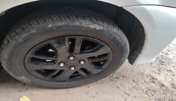 2014 Toyota Etios G, Petrol, Manual, 52,500 km, tyre