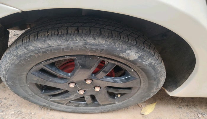 2014 Toyota Etios G, Petrol, Manual, 52,500 km, tyre