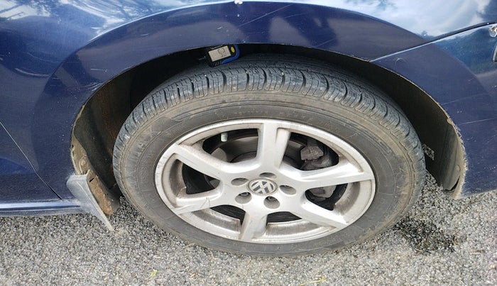 2013 Volkswagen Vento HIGHLINE DIESEL 1.6, Diesel, Manual, 1,60,154 km, tyre