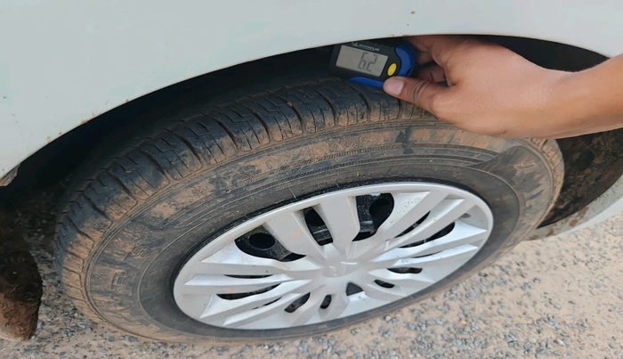 2018 Maruti Dzire VXI, Petrol, Manual, 43,135 km, tyre