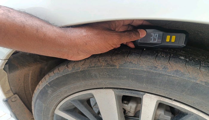 2022 Honda City ZX HYBRID, Hybrid, Automatic, 39,942 km, tyre