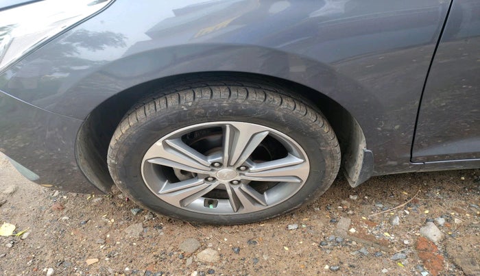 2019 Hyundai Verna 1.6 VTVT SX, Petrol, Manual, 92,537 km, tyre