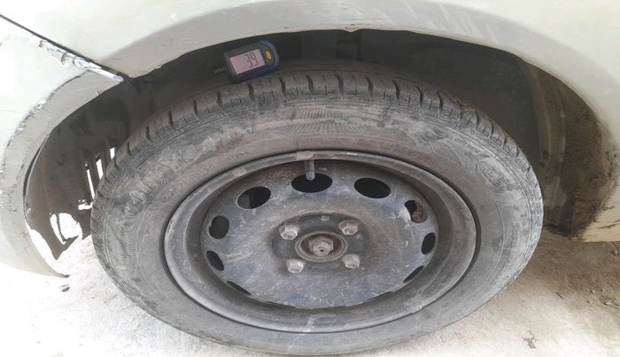 2010 Ford Figo TITANIUM 1.2 PETROL, Petrol, Manual, 1,28,010 km, tyre