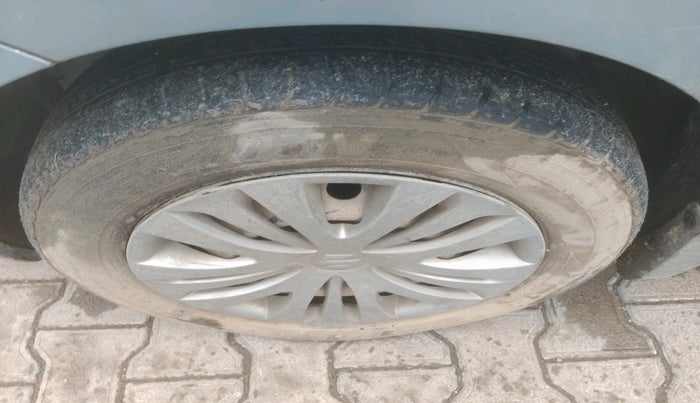 2015 Maruti Ertiga VXI, Petrol, Manual, 2,65,261 km, tyre