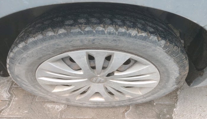 2015 Maruti Ertiga VXI, Petrol, Manual, 2,65,261 km, tyre