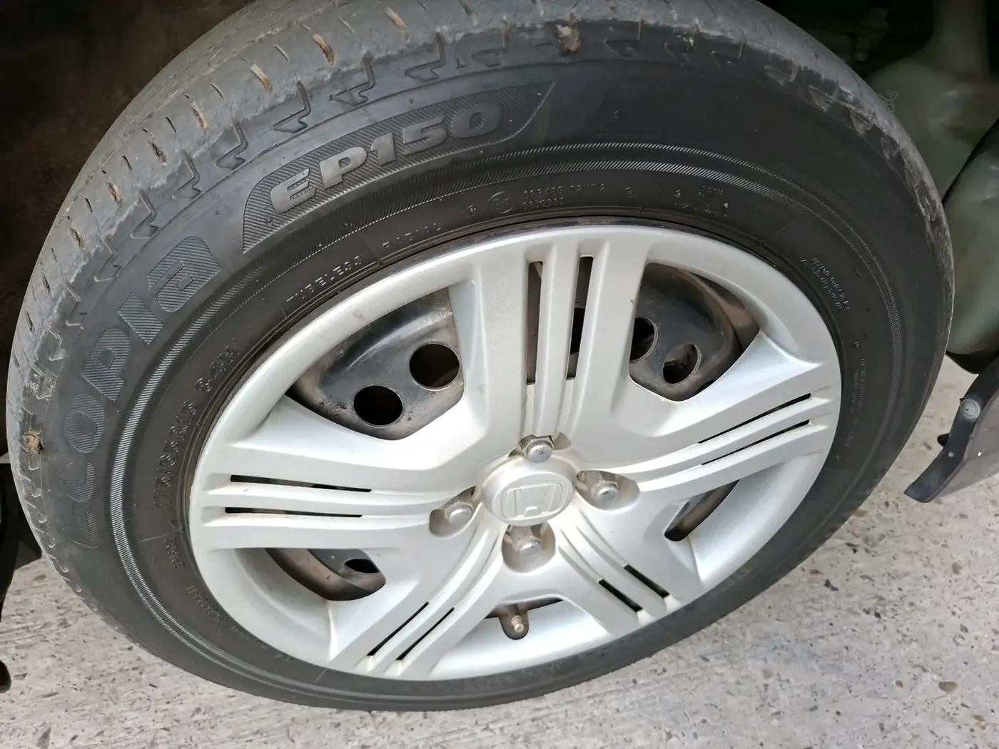 2011 Honda City 1.5L I-VTEC S MT, Petrol, Manual, 1,40,933 km, tyre