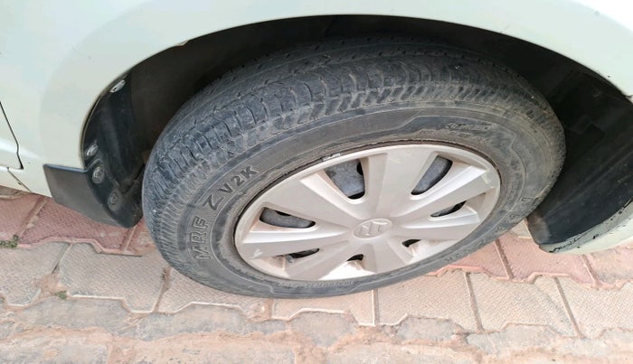 2010 Maruti Swift Dzire VXI, Petrol, Manual, 42,187 km, tyre