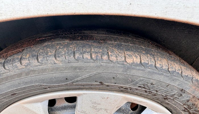 2015 Honda Mobilio 1.5L I-VTEC S, Petrol, Manual, 1,53,610 km, tyre