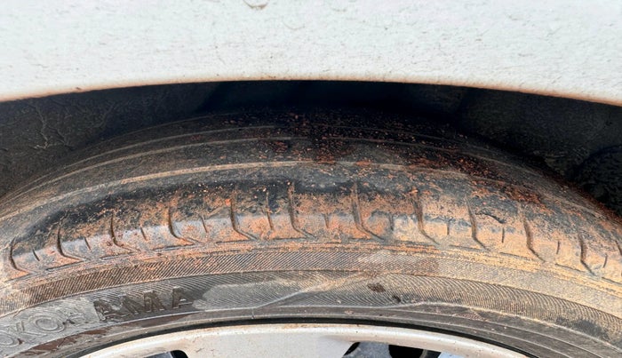 2015 Honda Mobilio 1.5L I-VTEC S, Petrol, Manual, 1,53,610 km, tyre