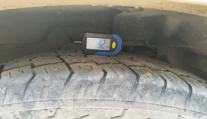2020 Mahindra Scorpio S5, Diesel, Manual, 1,44,817 km, tyre