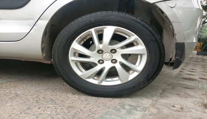 2012 Maruti Swift ZXI, Petrol, Manual, 77,071 km, tyre