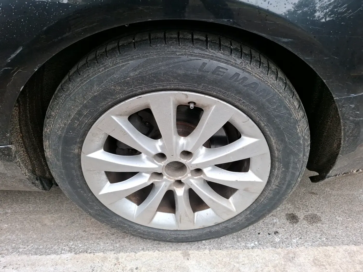 2011 Audi A6 2.8 FSI, Petrol, Automatic, 1,40,138 km, tyre