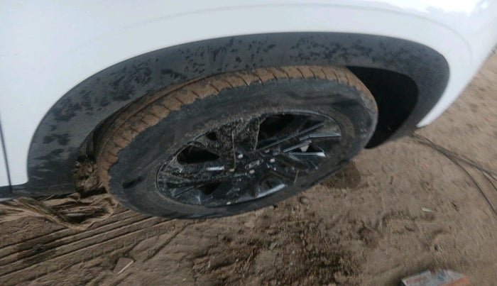 2024 Hyundai Creta 1.5 S (O) MPi iVT, Petrol, Automatic, 15,298 km, tyre