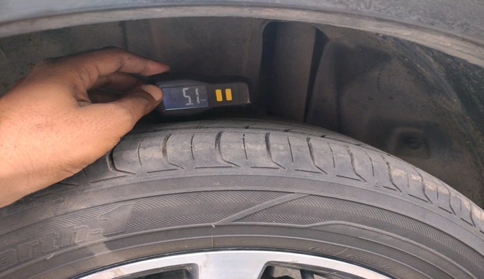 2017 Maruti S Cross ALPHA 1.3, Diesel, Manual, 1,15,369 km, tyre