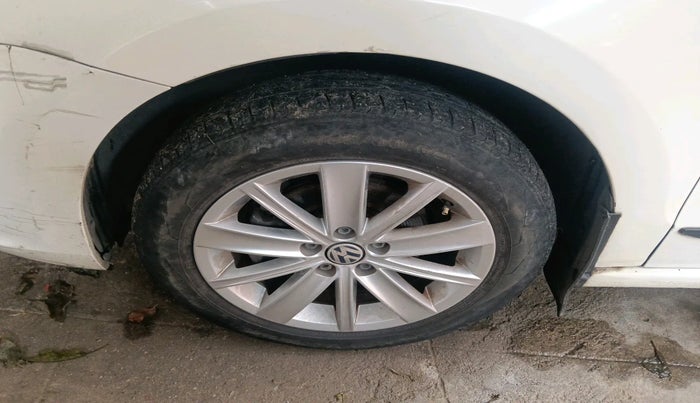 2015 Volkswagen Vento HIGHLINE 1.5 AT, Diesel, Automatic, 84,451 km, tyre
