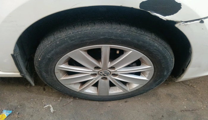 2015 Volkswagen Vento HIGHLINE 1.5 AT, Diesel, Automatic, 84,451 km, tyre