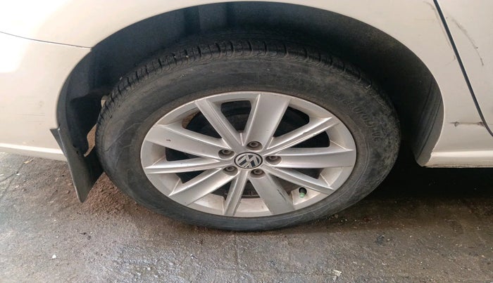 2015 Volkswagen Vento HIGHLINE 1.5 AT, Diesel, Automatic, 84,451 km, tyre