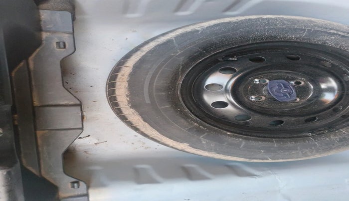 2021 Maruti Dzire VXI AMT, Petrol, Automatic, 1,36,555 km, tyre