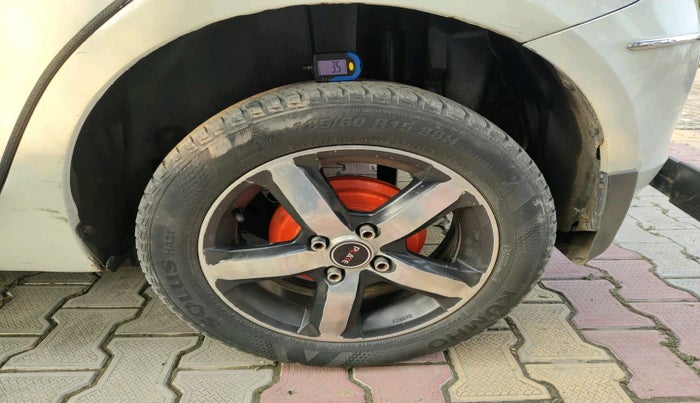 2015 Maruti Swift LXI (O), Petrol, Manual, 70,248 km, tyre