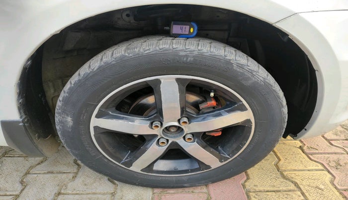 2015 Maruti Swift LXI (O), Petrol, Manual, 70,248 km, tyre