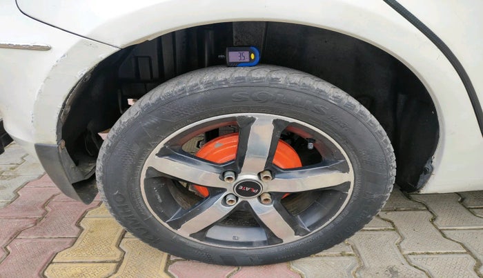 2015 Maruti Swift LXI (O), Petrol, Manual, 70,248 km, tyre