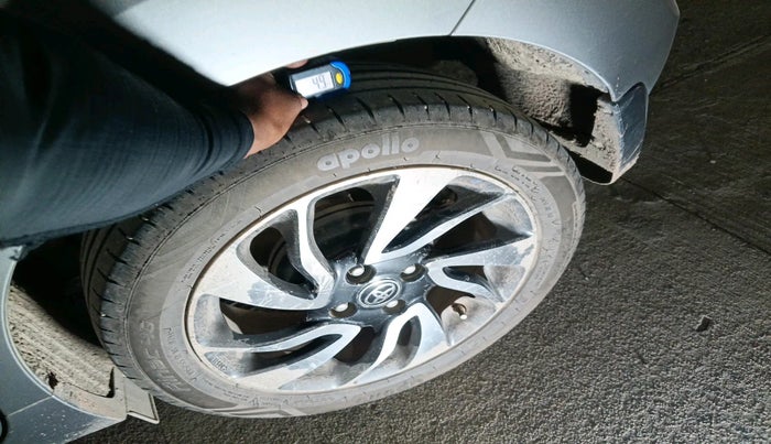2019 Toyota Glanza V, Petrol, Manual, 1,02,024 km, tyre