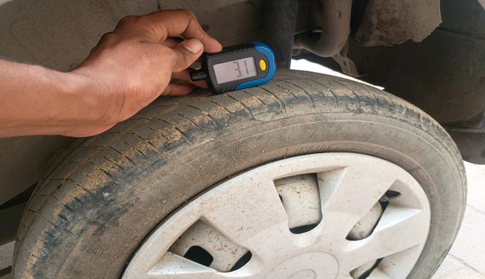 2011 Maruti Wagon R 1.0 LXI, Petrol, Manual, 94,171 km, tyre