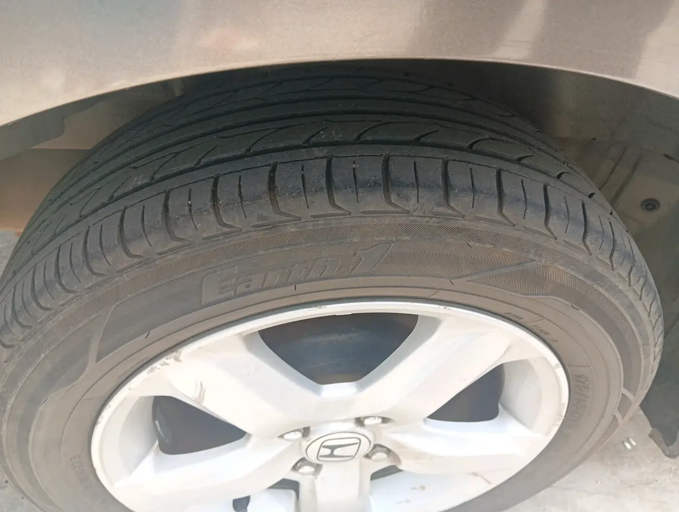 2013 Honda City 1.5L I-VTEC V MT, Petrol, Manual, 1,31,353 km, tyre