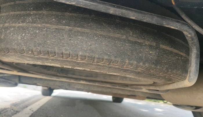 2013 Maruti Ertiga VXI, Petrol, Manual, 1,01,249 km, tyre