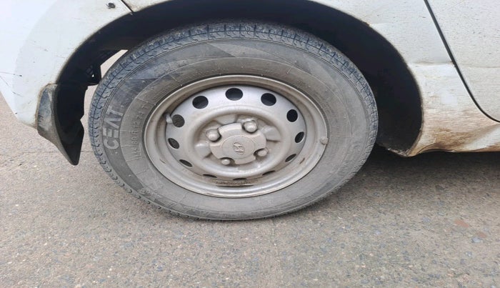 2014 Hyundai Eon ERA +, Petrol, Manual, 94,371 km, tyre