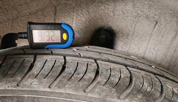 2025 Mahindra XUV 3XO AX5 1.2 L TCMPFi, Petrol, Manual, 3,143 km, tyre