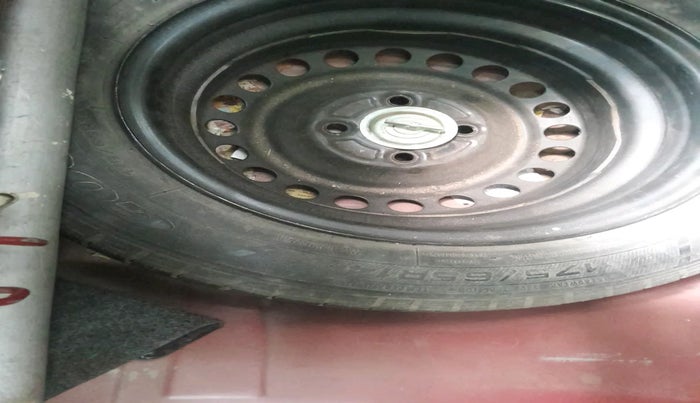 2012 Honda Brio V MT, Petrol, Manual, 85,493 km, tyre