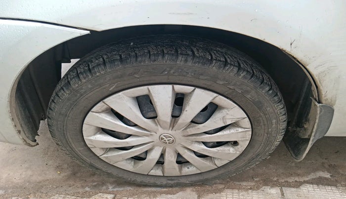 2014 Toyota Etios G, Petrol, Manual, 1,01,762 km, tyre