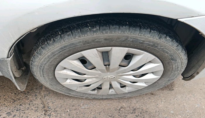 2014 Toyota Etios G, Petrol, Manual, 1,01,762 km, tyre