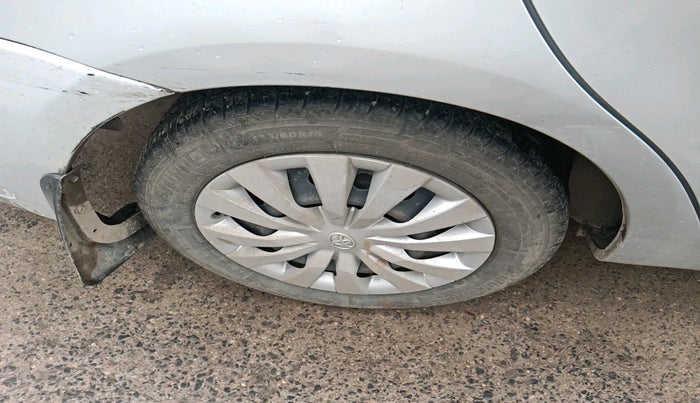 2014 Toyota Etios G, Petrol, Manual, 1,01,762 km, tyre