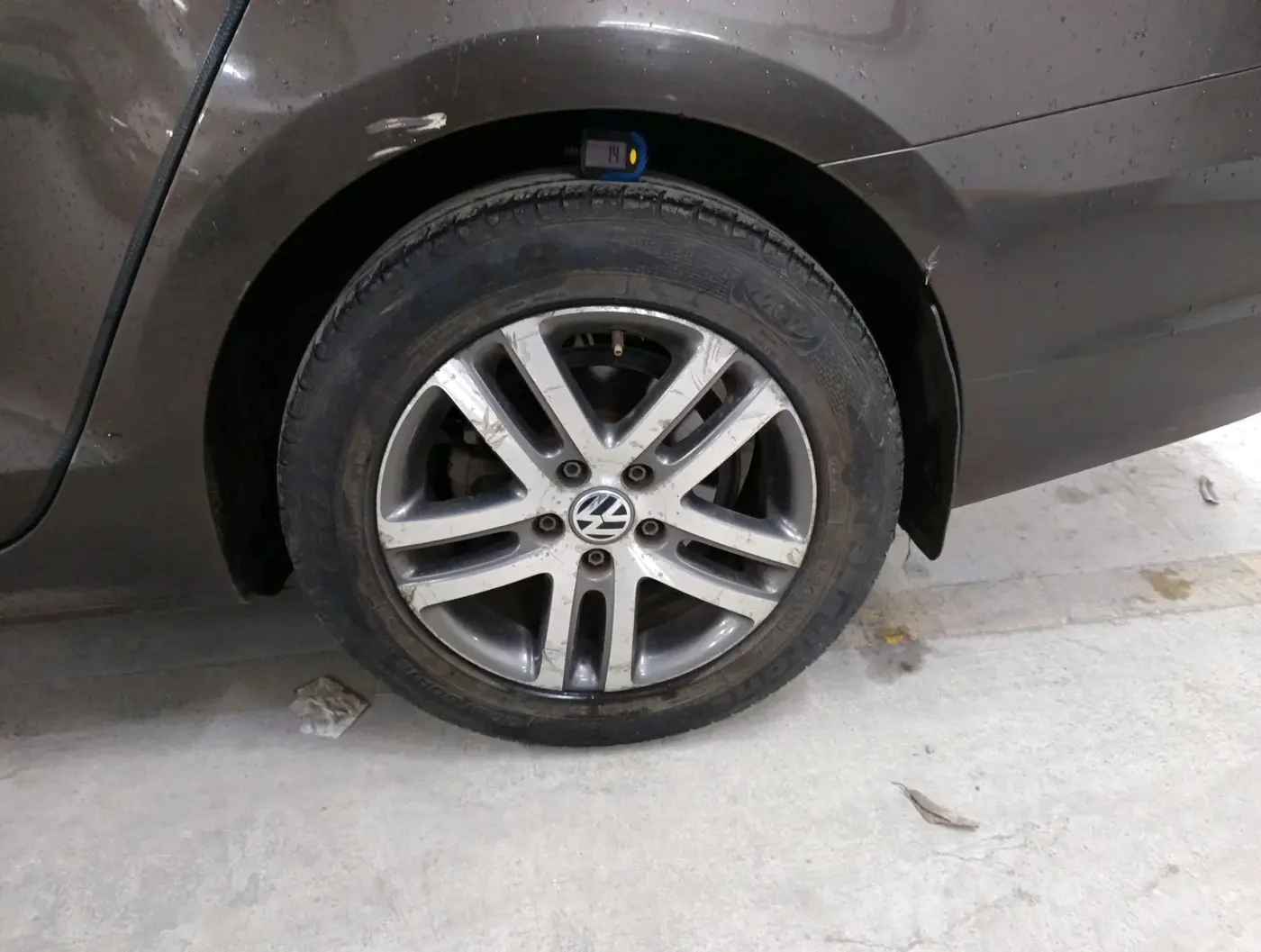 2011 Volkswagen Jetta COMFORTLINE 1.9 TDI AT, Diesel, Automatic, 1,09,089 km, tyre