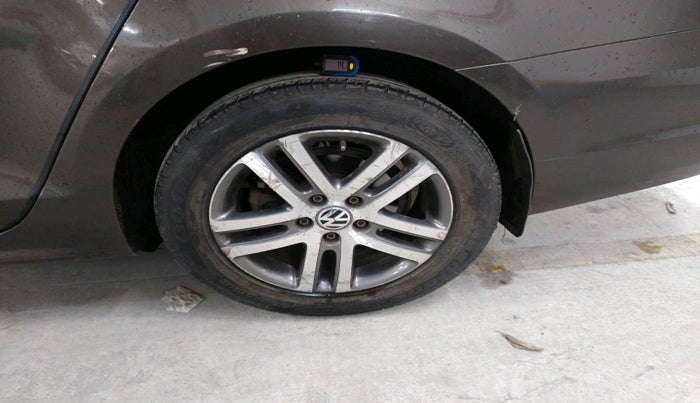 2011 Volkswagen Jetta COMFORTLINE 1.9 TDI AT, Diesel, Automatic, 1,09,089 km, tyre