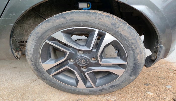 2021 Tata Tiago XZ PLUS DUAL TONE PETROL, Petrol, Manual, 50,979 km, tyre