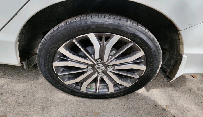 2017 Honda City 1.5L I-VTEC VX CVT, Petrol, Automatic, 1,21,454 km, tyre