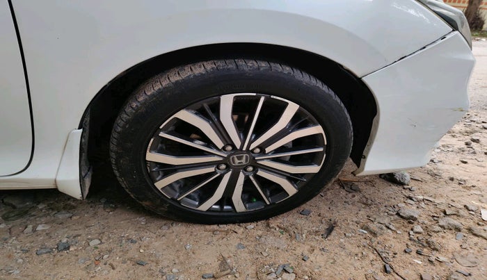 2017 Honda City 1.5L I-VTEC VX CVT, Petrol, Automatic, 1,21,454 km, tyre