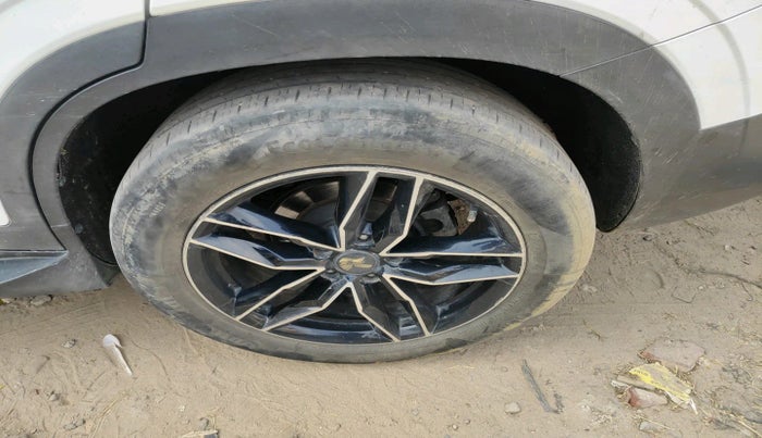 2021 Hyundai ALCAZAR PLATINUM(O) 6STR 1.5 AT, Diesel, Automatic, 1,41,343 km, tyre