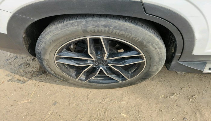 2021 Hyundai ALCAZAR PLATINUM(O) 6STR 1.5 AT, Diesel, Automatic, 1,41,343 km, tyre