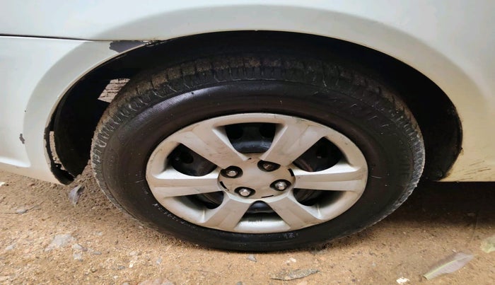 2010 Hyundai Verna VGT CRDI 1.5, Diesel, Manual, 2,60,078 km, tyre